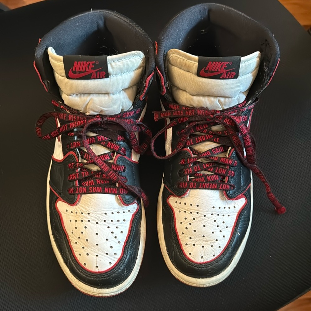 Nike Air sneakers men’s size 7.5 in good used condition